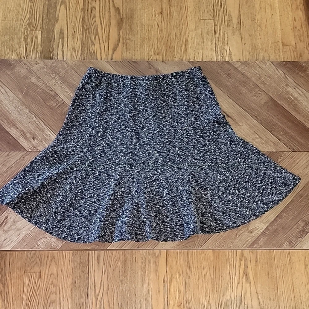 Dress Barn Size Medium EUC Women's Skirt - Picture 1 of 3